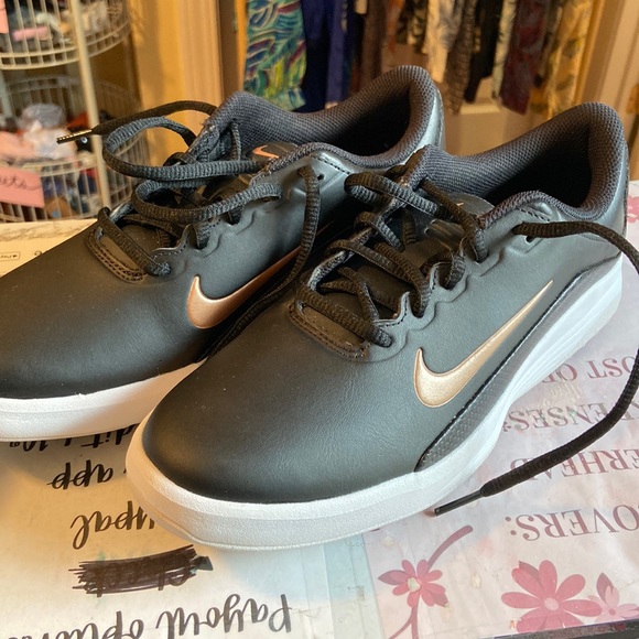 Nike Shoes - Nike fitsole golf sneakers size 7.5